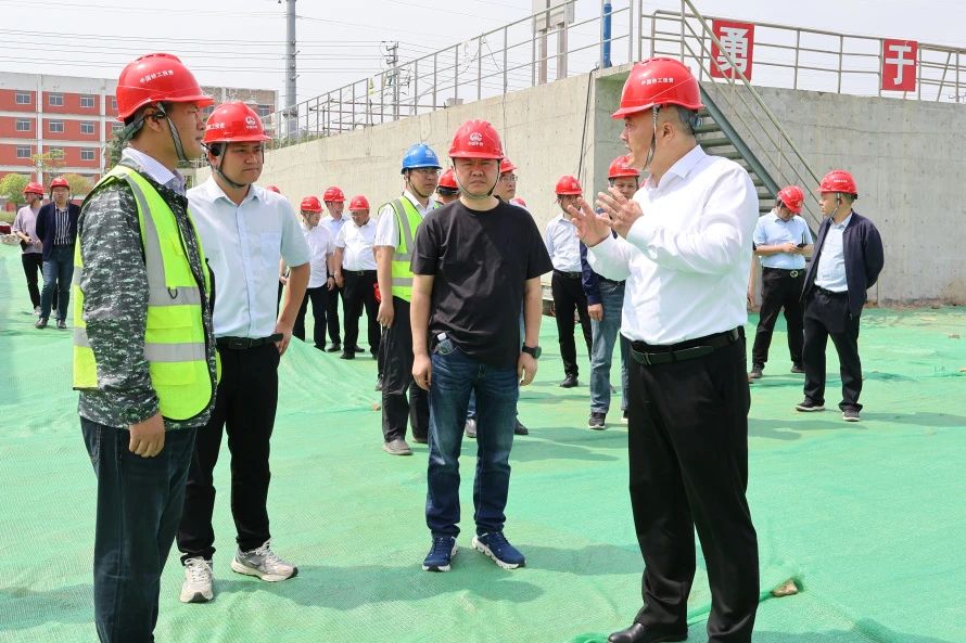 泰州市金東城市建設(shè)投資集團(tuán)黨委書(shū)記、董事長(zhǎng)陳祥到姜堰項(xiàng)目檢查指導(dǎo)工作.jpg